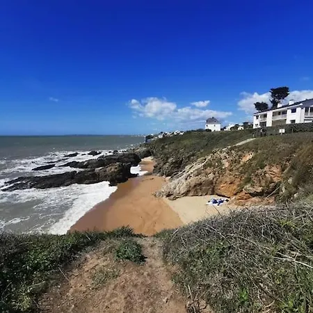Sur La De Bonne Source Les Pieds Dans L'eau