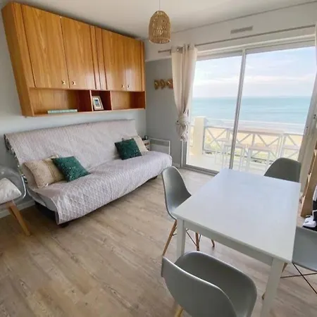 Sur La De Bonne Source Les Pieds Dans L'eau *