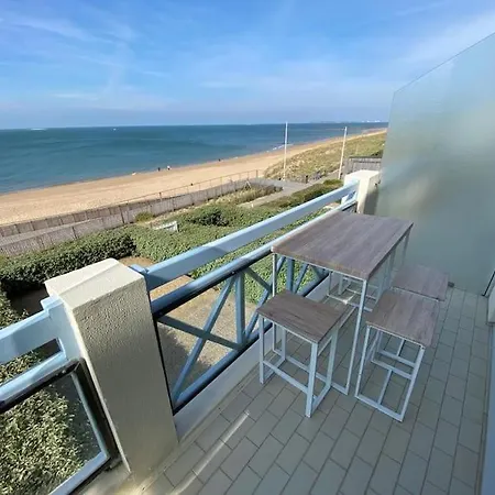 Sur La De Bonne Source Les Pieds Dans L'eau