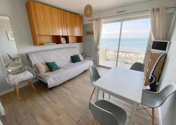 Sur La De Bonne Source Les Pieds Dans L'eau *